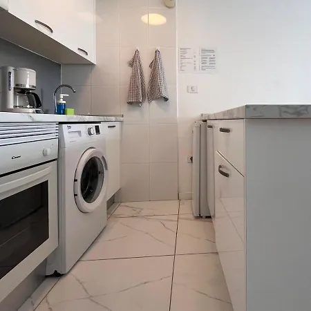 Mariposa - 1 Bedroom Poolside 아파트 *