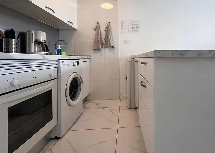 Mariposa - 1 Bedroom Poolside Апартаменты *