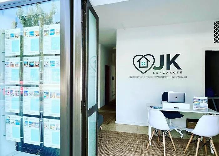 Mariposa - 1 Bedroom Poolside Апартаменты