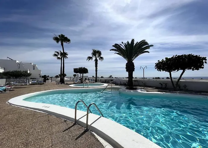 Mariposa - 1 Bedroom Poolside Апартаменты *