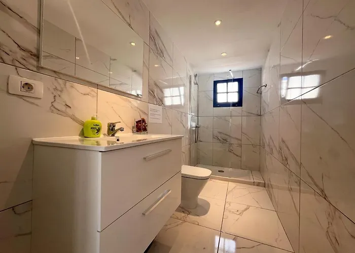 Mariposa - 1 Bedroom Poolside Апартаменты