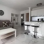 Mariposa - 1 Bedroom Poolside *